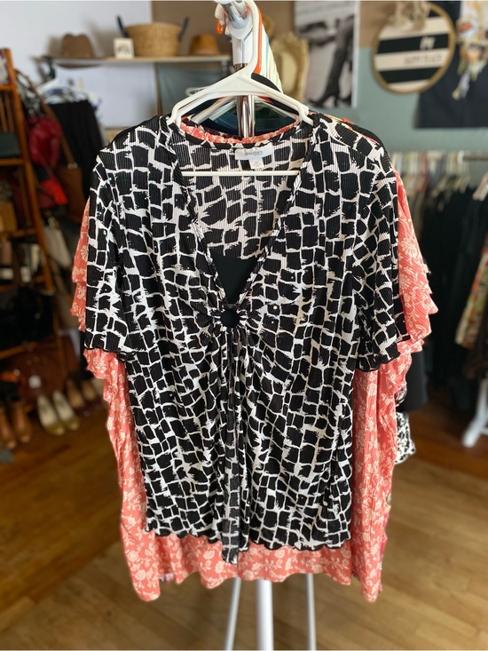 dressbarn Tops - dressbarn Black & White Abstract Blouse